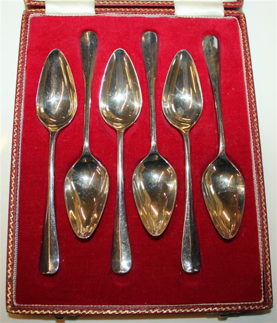 Cased set of 6 Harrods silver grapefruit spoons